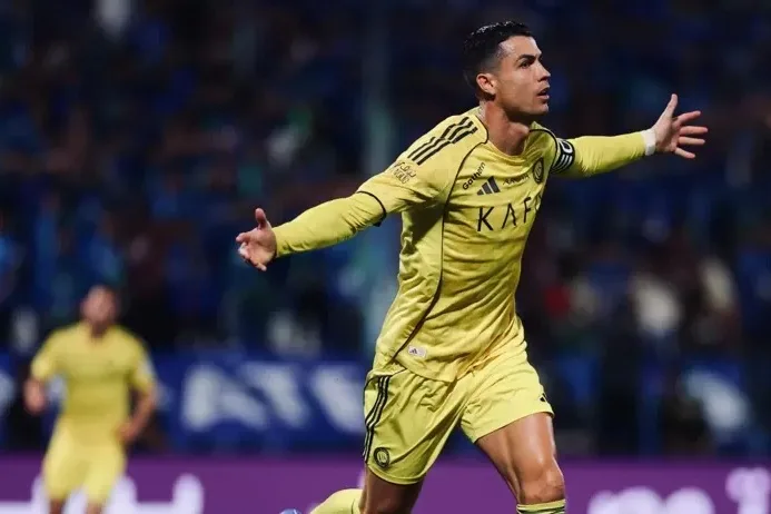 Cristiano Ronaldo ghi bàn trong ngày tái xuất cùng Al Nassr