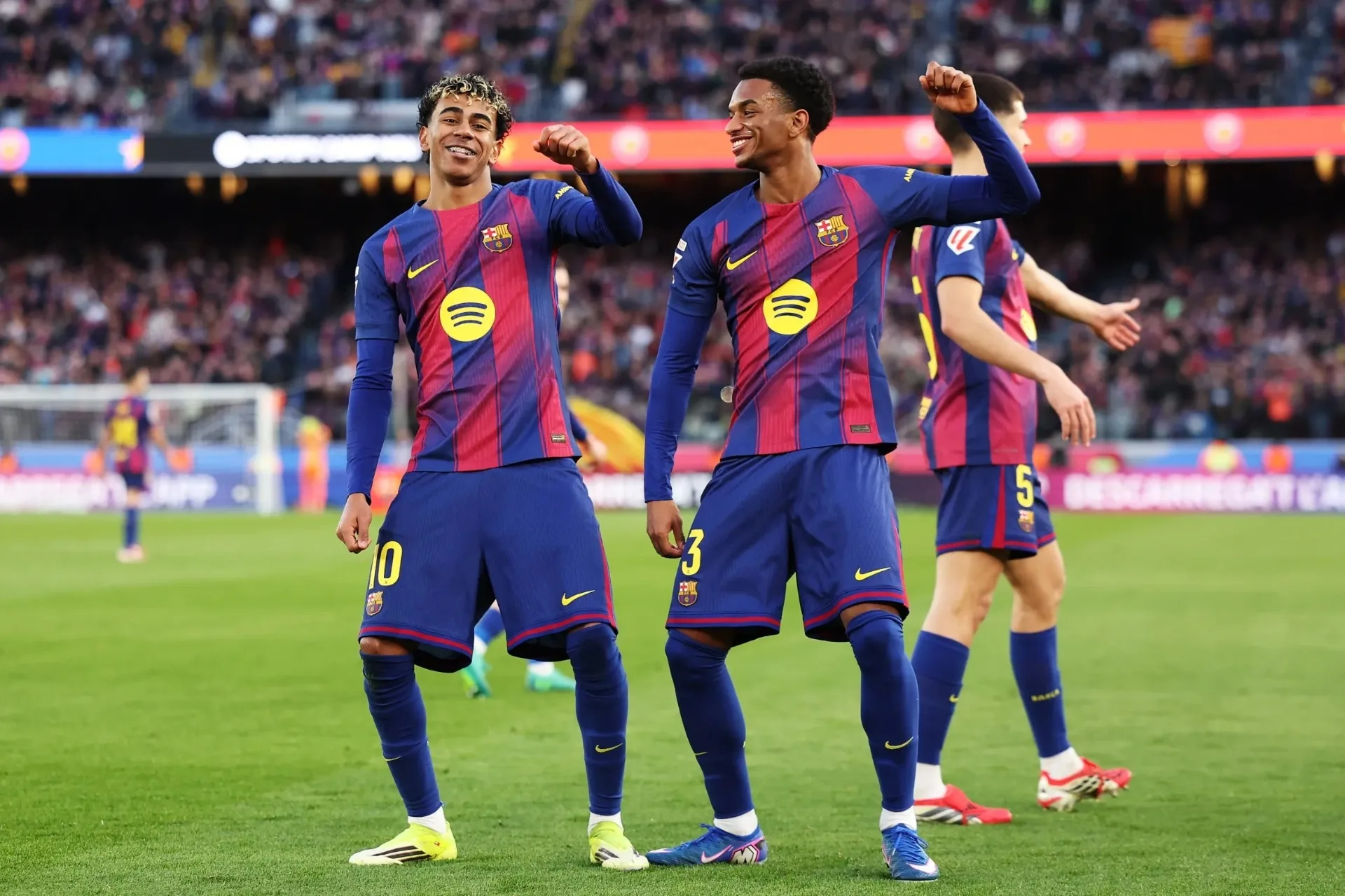 Lamine Yamal chói sáng, Barcelona củng cố ngôi đầu bảng